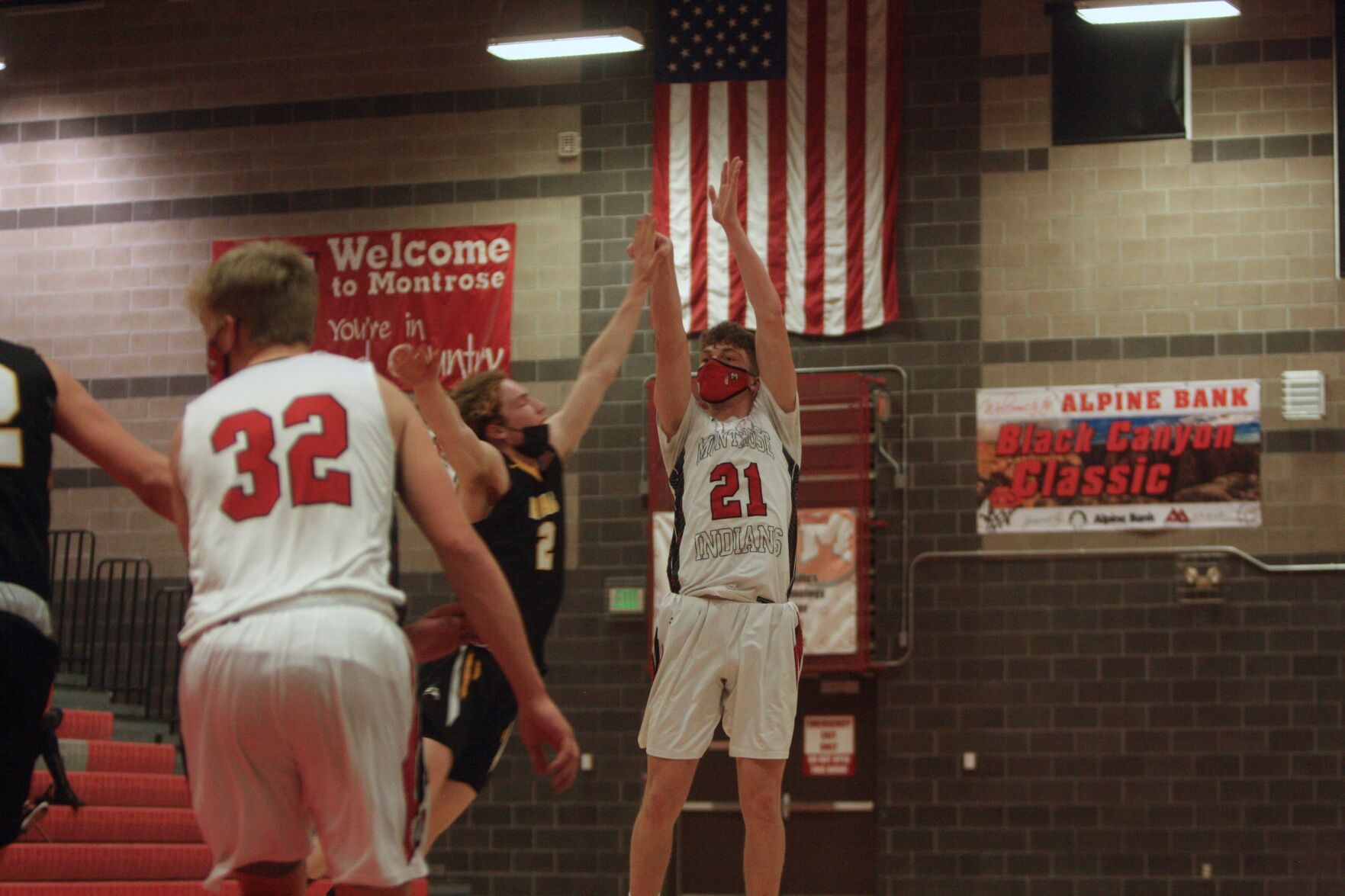 Montrose boys basketball Fletcher Cheezum shot attempt playoffs